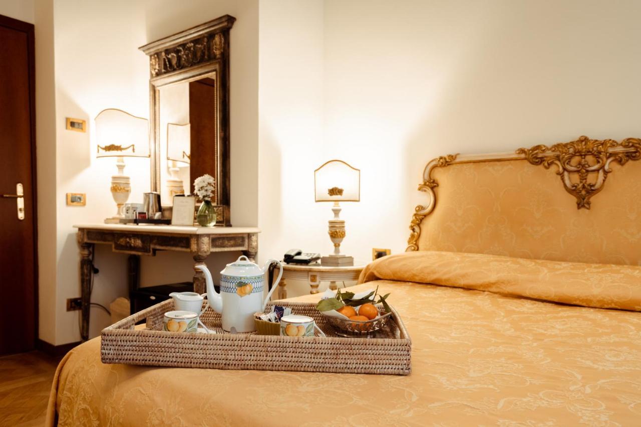 Hotel Palazzo Alexander Lucca Ngoại thất bức ảnh