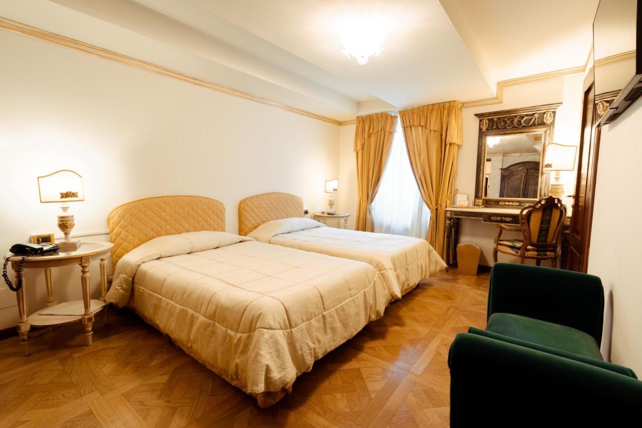 Hotel Palazzo Alexander Lucca Ngoại thất bức ảnh