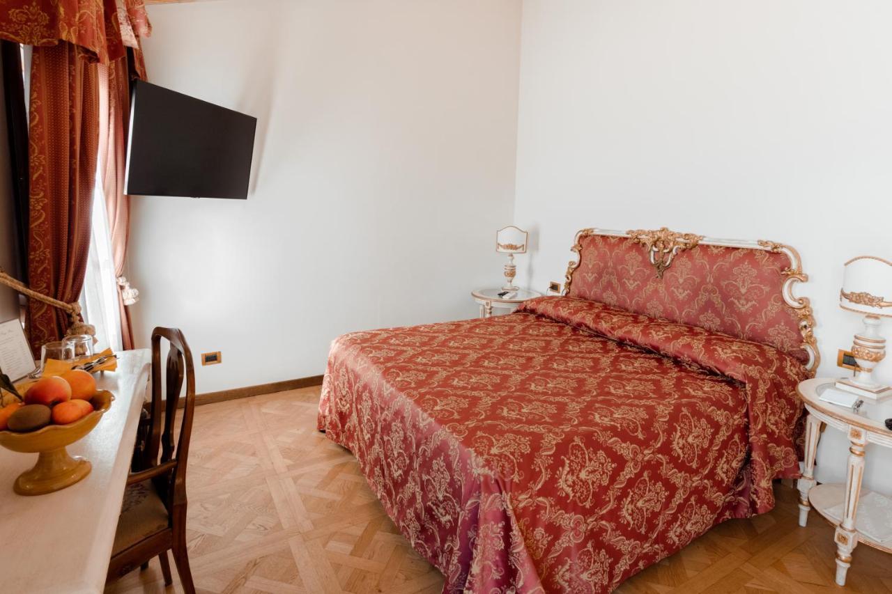 Hotel Palazzo Alexander Lucca Ngoại thất bức ảnh