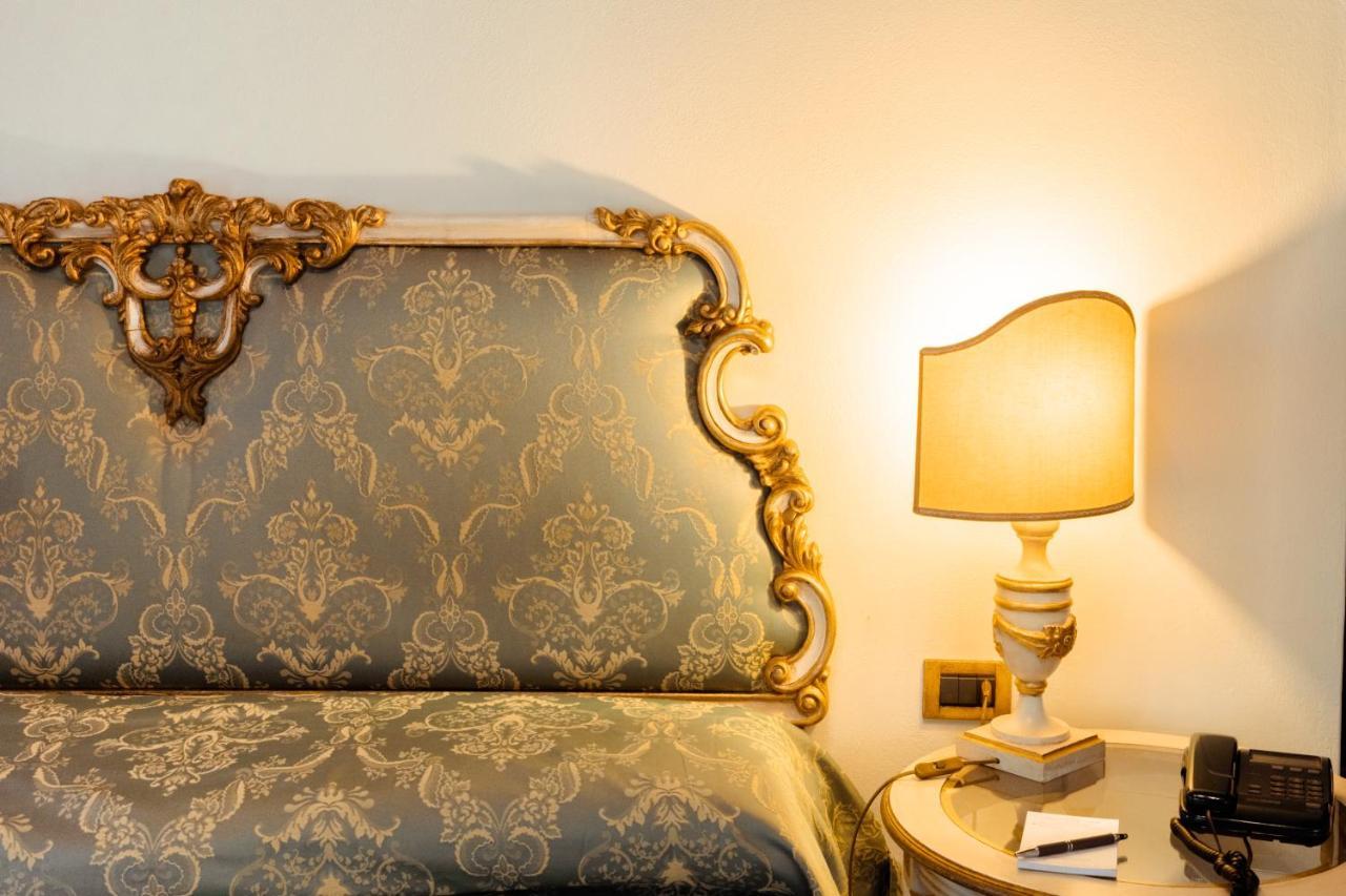 Hotel Palazzo Alexander Lucca Ngoại thất bức ảnh