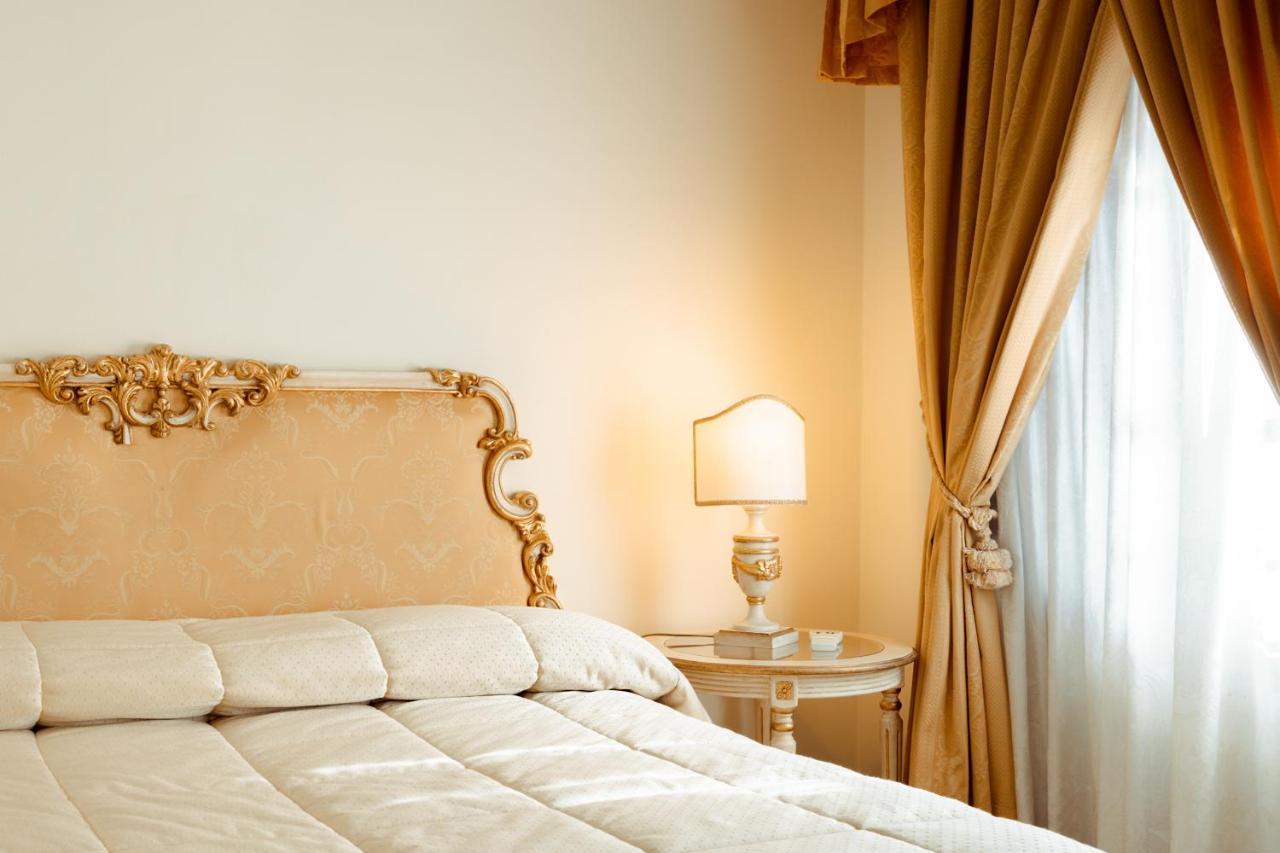 Hotel Palazzo Alexander Lucca Ngoại thất bức ảnh