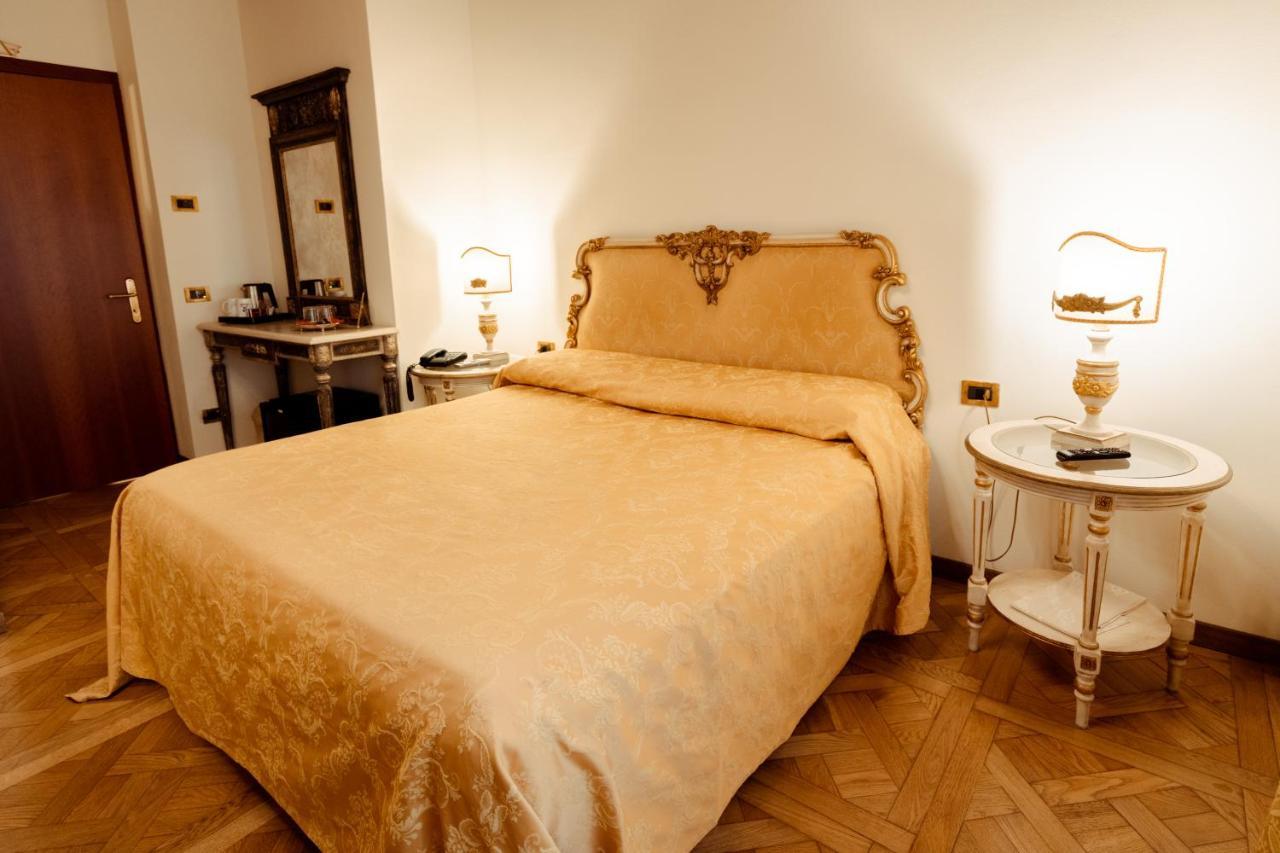 Hotel Palazzo Alexander Lucca Ngoại thất bức ảnh