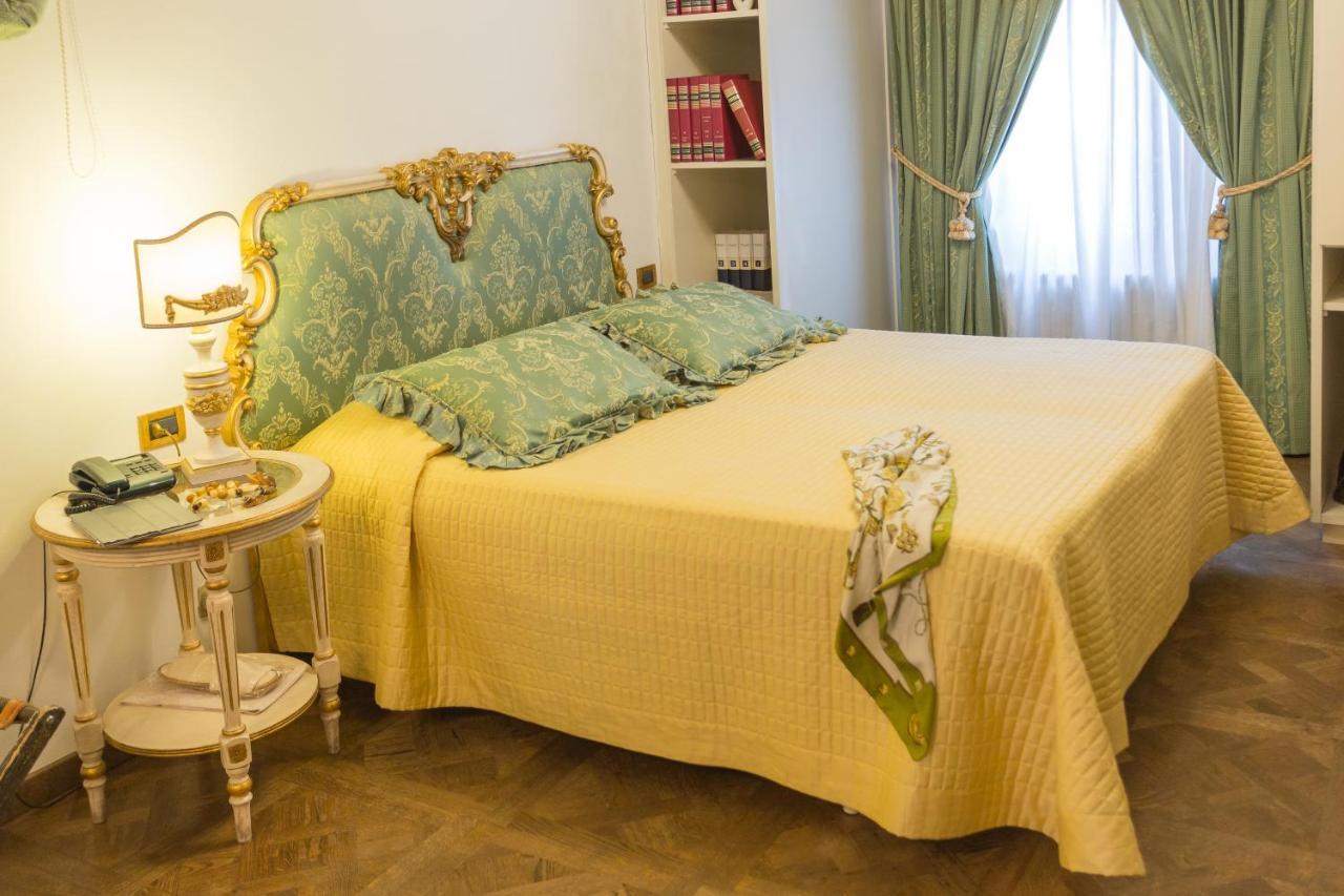 Hotel Palazzo Alexander Lucca Ngoại thất bức ảnh